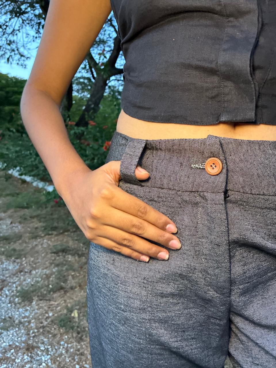 Pantalón de Botones de Madera